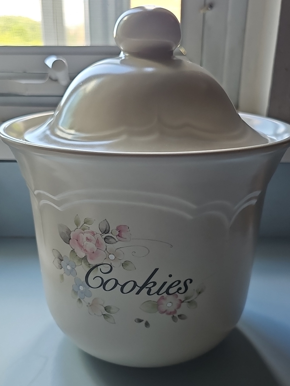 Pfaltzgraff Tea Rose Cookie Jar Canister with Lid 10" Floral 2-1/2 Quart